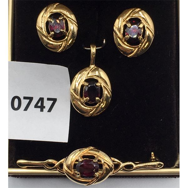 FOUR PIECE GARNET SET