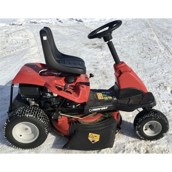 TROY-BILT LAWN TRACTOR - 30IN DECK