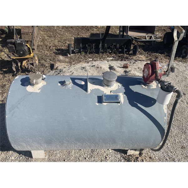 450 L FUEL TANK W/ HAND PUMP - GOOD CONDITION