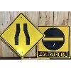 Image 1 : LOT OF 2 - ROAD SIGNS - WOOD AND COROPLAST 