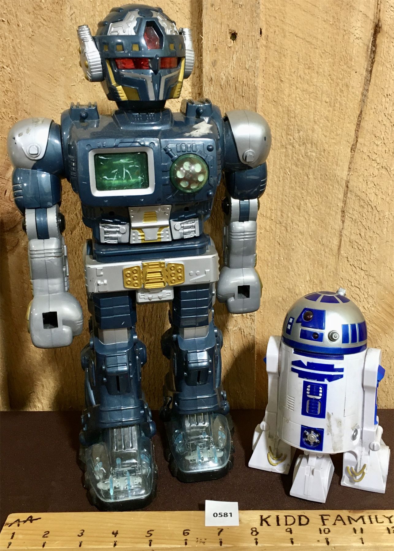 LOT OF 2 - PLASTIC ROBOTIC TOYS - R2D2 AND 1996 LARGE ROBOT - Kidd ...