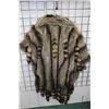 Image 3 : Ladies fur cape labeled Leaf's New Rochelle