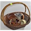 Image 1 : BASKET OF HOME DECOR