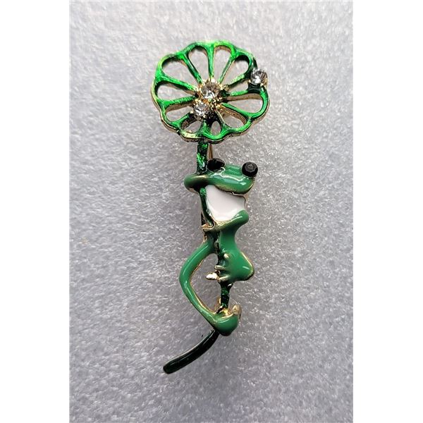 16)  GREEN AND WHITE ENAMEL HAPPY FROG