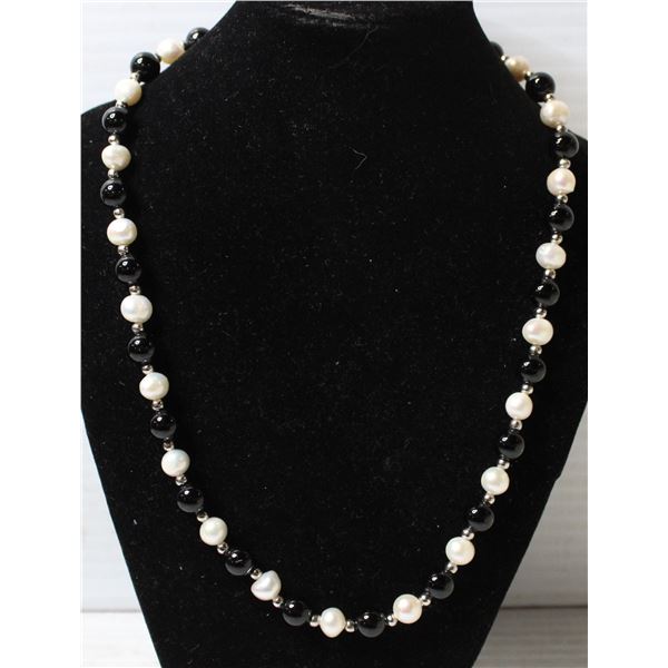 #291-BLACK AGATE & FRESH WATER PEARL NECKLACE 18 