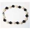 Image 1 : #325-BLACK AGATE & FRESH WATER PEARL BRACELET 7.5"
