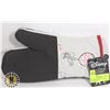 Image 1 : NEW DISNEY WINNIE THE POOH OVEN MITT SET