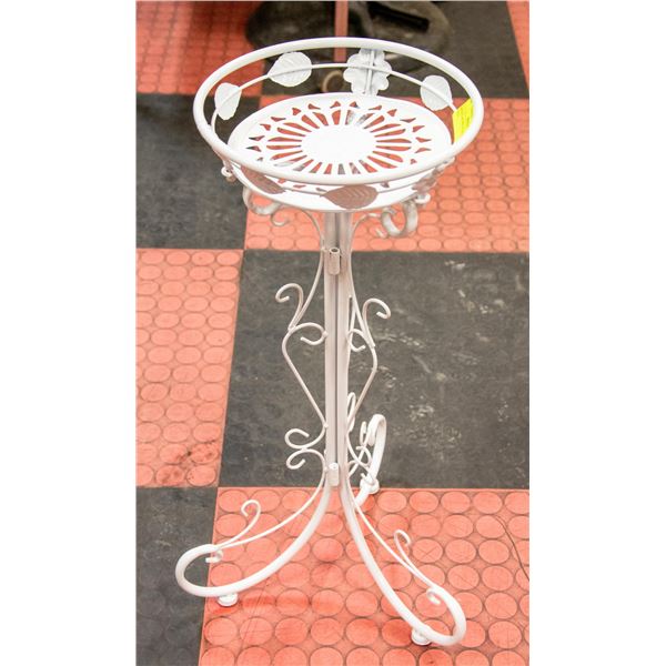 METAL ACCENT PLANT STAND 23  TALL