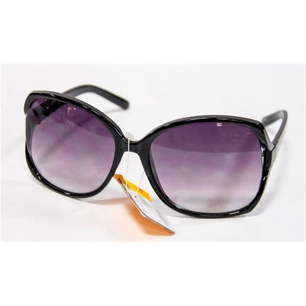 PAIR OF NEW PANAMA JACK SUNGLASSES