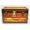 Image 1 : ANTIQUE DOLL STEAMER TRUNK APPROX 100 YEARS OLD