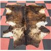 Image 1 : COW HIDE RUG APPROX 6 FEET