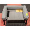 Image 1 : PORTABLE STEEL FRAMED PET BED WITH SIDE CUSHIONS