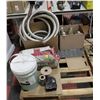 Image 1 : PALLET WITH FLEX MUFFLER HOSE, ALL PURPOSE CLEANER