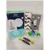 Image 1 : BABY LOT: INCLUDES NEW BIBS, CHANGING PADS, SPOONS