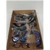 Image 1 : FLAT OF 12 NEW PAIR OF SUNGLASSES