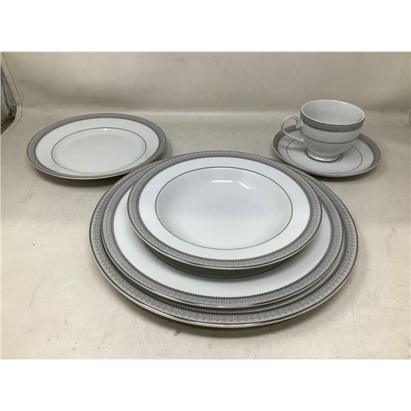 Mikasa Platinum Crown 5 Piece Place Setting