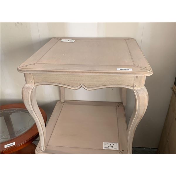 Set of 2 Queen Anne Style Opl Oak Side tables FLOOR DISPLAY MODEL- pick up Dec. 30 from 9-3, off sit