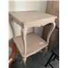 Image 3 : Set of 2 Queen Anne Style Opl Oak Side tables FLOOR DISPLAY MODEL- pick up Dec. 30 from 9-3, off sit