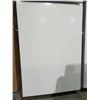 Image 5 : *NEW* Mieda 18-Cu ft Top Freezer Refrigerator (White)  66.6Tx29.5Wx30.9D  **SMALL DENT ON FRIDGE DOO