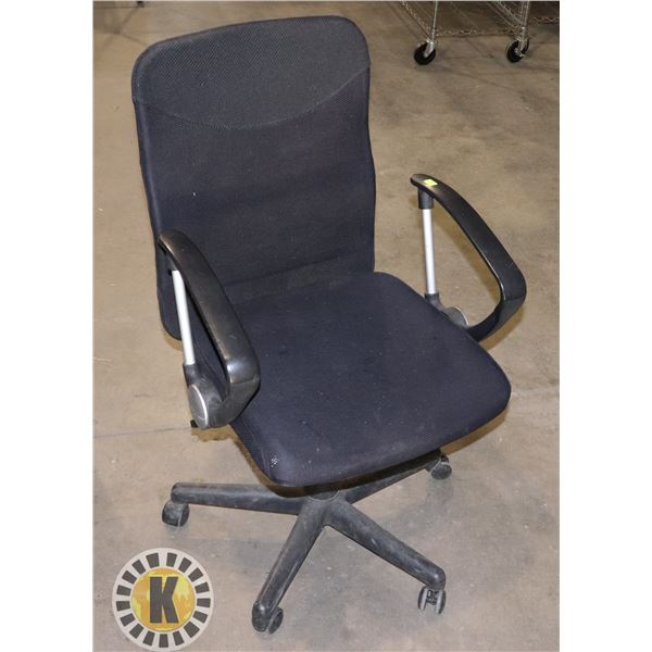 BLACK OFFICE CHAIR