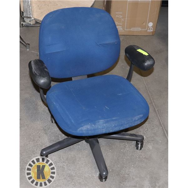 BLUE OFFICE CHAIR
