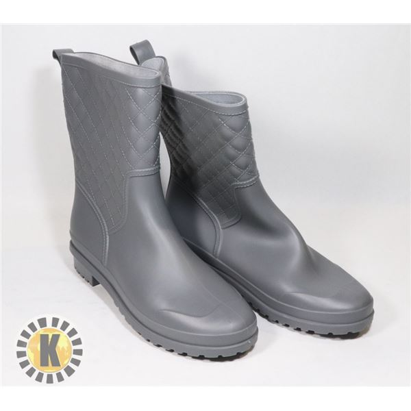 WOMENS GREY RUBBER BOOT SIZE 39 US 9