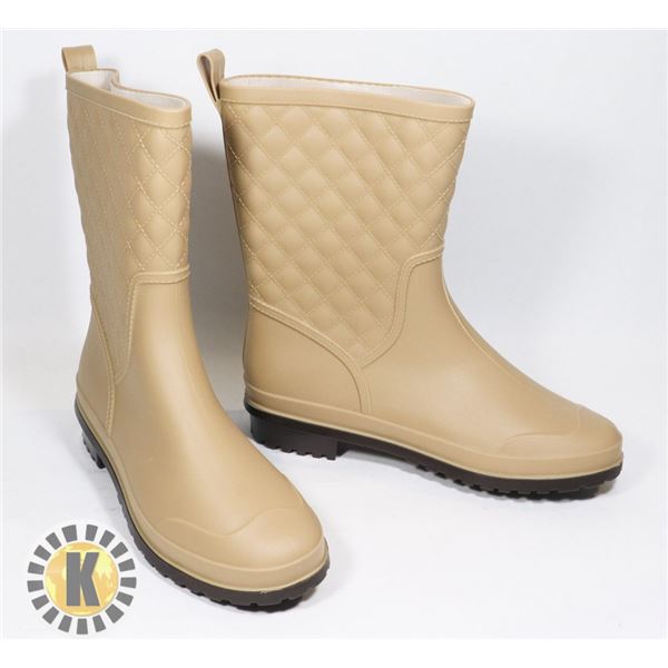 WOMENS TAN RUBBER BOOTS SIZE 36 US 6/ SMALL