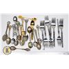 Image 1 : VINTAGE COLLECTION OF COLLECTOR SPOONS
