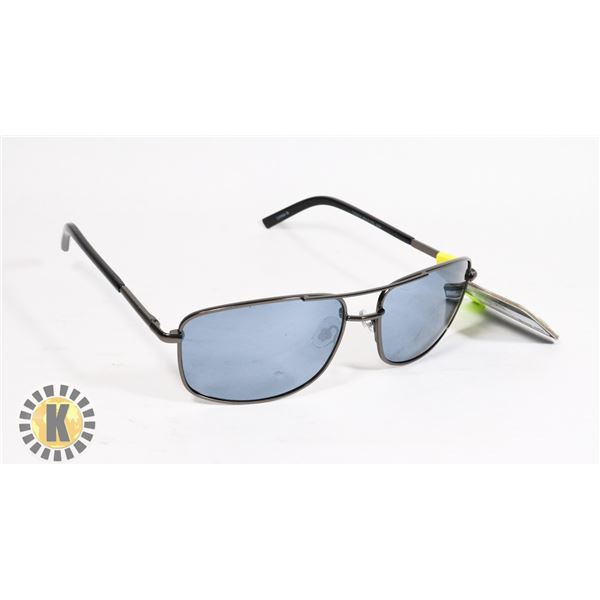 PAIR OF NEW FOSTER GRANT SUNGLASSES