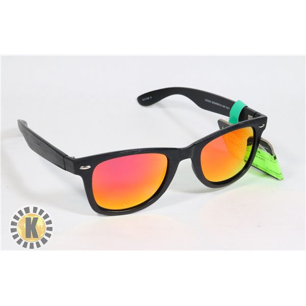 PAIR OF FOSTER GRANT SUNGLASSES