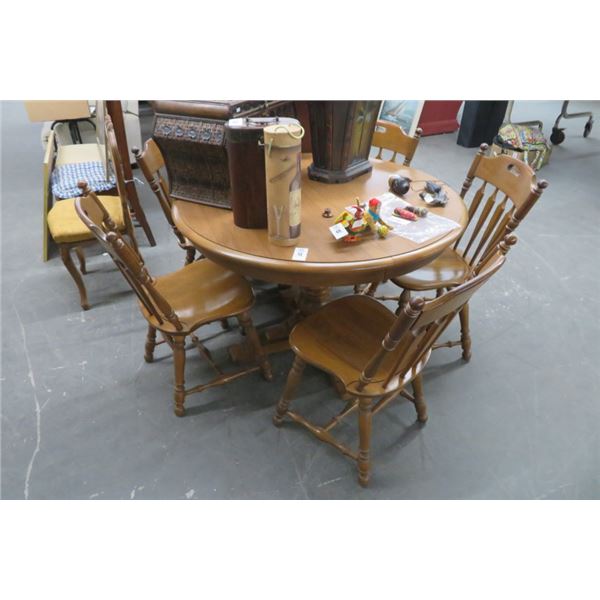 Round Oak Dining Table w/5 Chairs & 2 Leaves