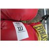 Image 3 : Pair of Autographed Everlast Boxing Gloves