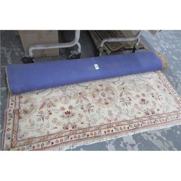 Oriental Approx. 6' x 10' Area Rug