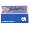 Image 2 : 1967 US SPECIAL MINT SET WITH BOX