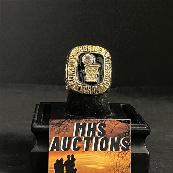 LOS ANGELES LAKERS 1985 "PURPLE REIGN" CHAMPIONSHIP REPLICA RING (ref#423)