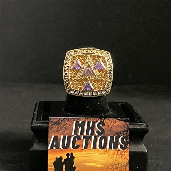 LOS ANGELES LAKERS 2002  BRYANT  CHAMPIONSHIP REPLICA RING (ref#425)