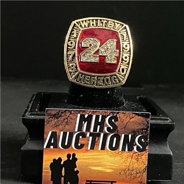 WHITEY HERZOG #24 HALL OF FAME 1973-1990 "WHITE RAT" CHAMPIONSHIP REPLICA RING (ref934)