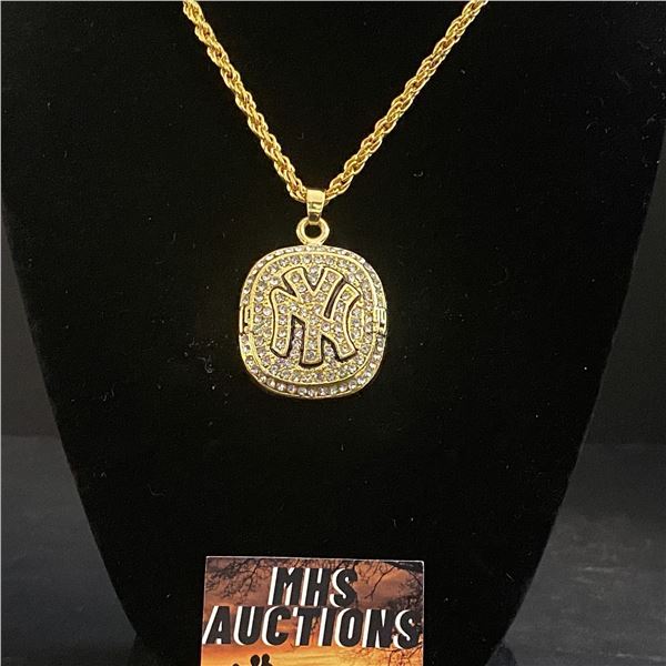 NEW YORK YANKEES M.L.B 1999 CHAMPIONSHIP NECKLACE (refR50)