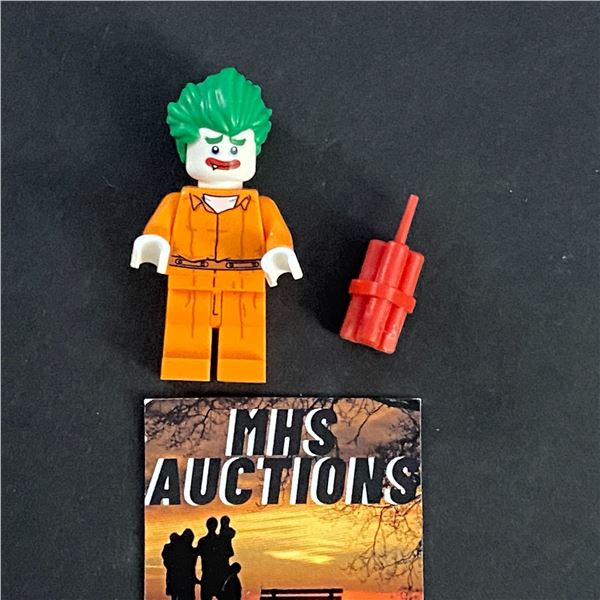 LEGO MINI FIGURE JOKER WITH ACCESSORIES (ref55)