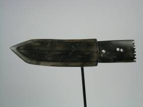 A FINE SHANG DYNASTY CEREMONIAL JADE BLADE, c