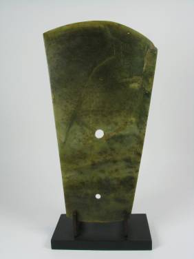A FINE CHINESE NEOLITHIC VOTIVE AXE, c.2rd Mi