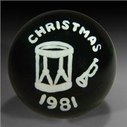 Wheaton Village 1981 Christmas paperweight