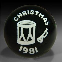 Wheaton Village 1981 Christmas paperweight