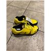 Image 2 : Yellow and Black YONEX - Power Cushion - Youth Men's US 4