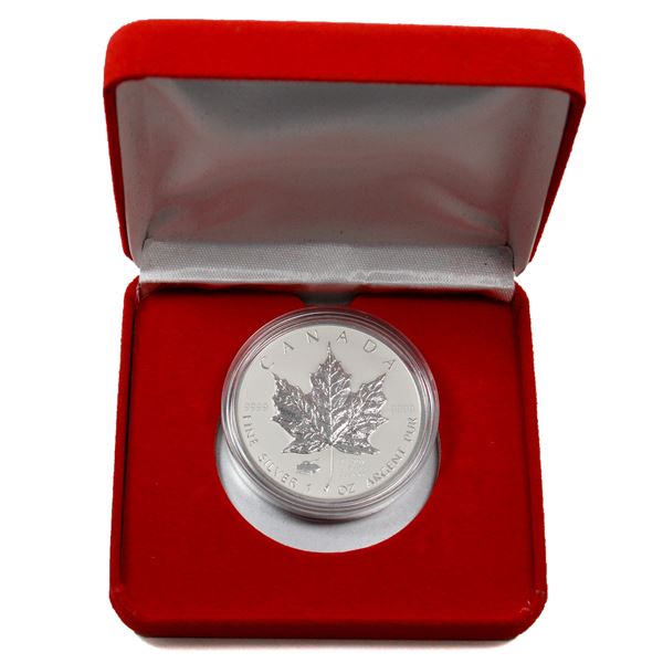 2005 Canada V-E Day Privy $5 Maple Leaf 1oz .999 Fine Silver Coin (Tax Exempt). Features soft gold t