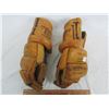 Image 1 : Pair of Men's Hockey Gloves