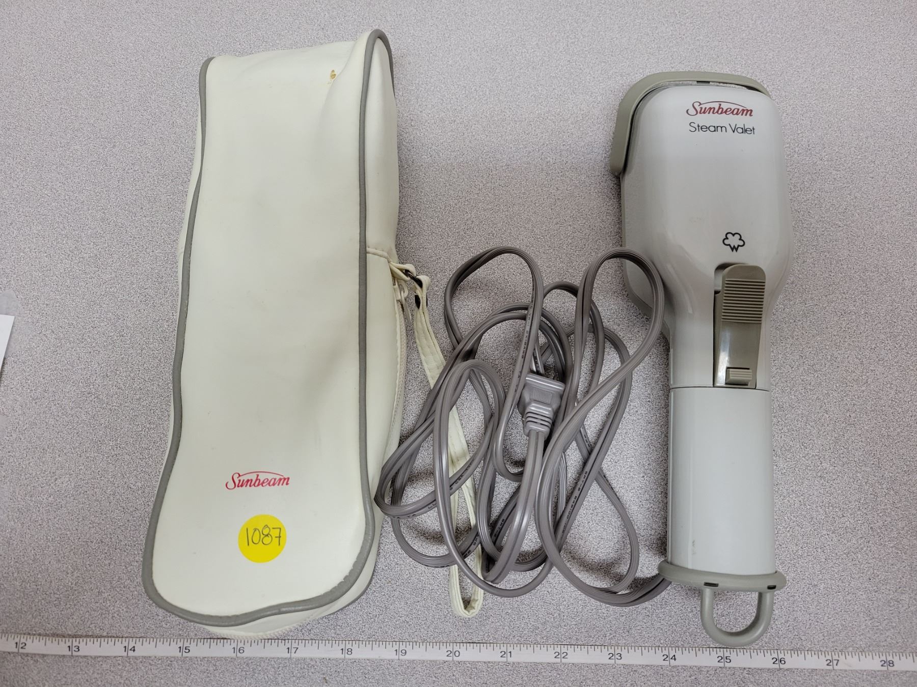 Sunbeam “Steam Valet” Garment Steamer with Instructions & bag. 11.5