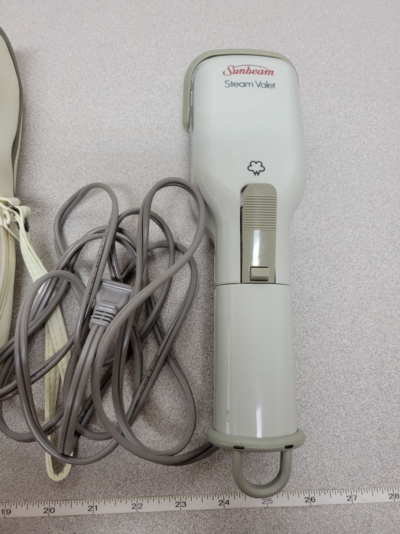 Sunbeam “Steam Valet” Garment Steamer with Instructions & bag. 11.5