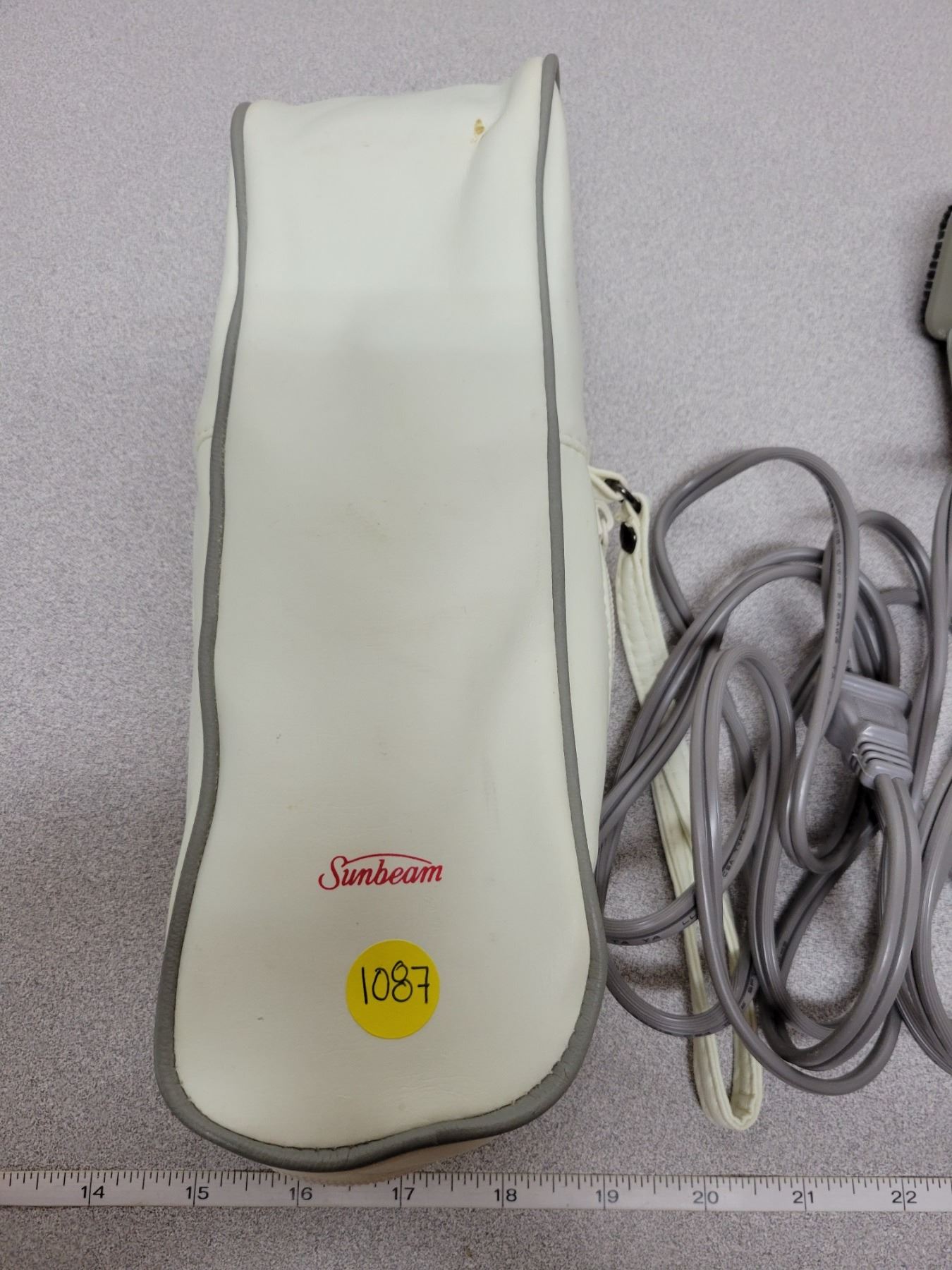 Sunbeam “Steam Valet” Garment Steamer with Instructions & bag. 11.5