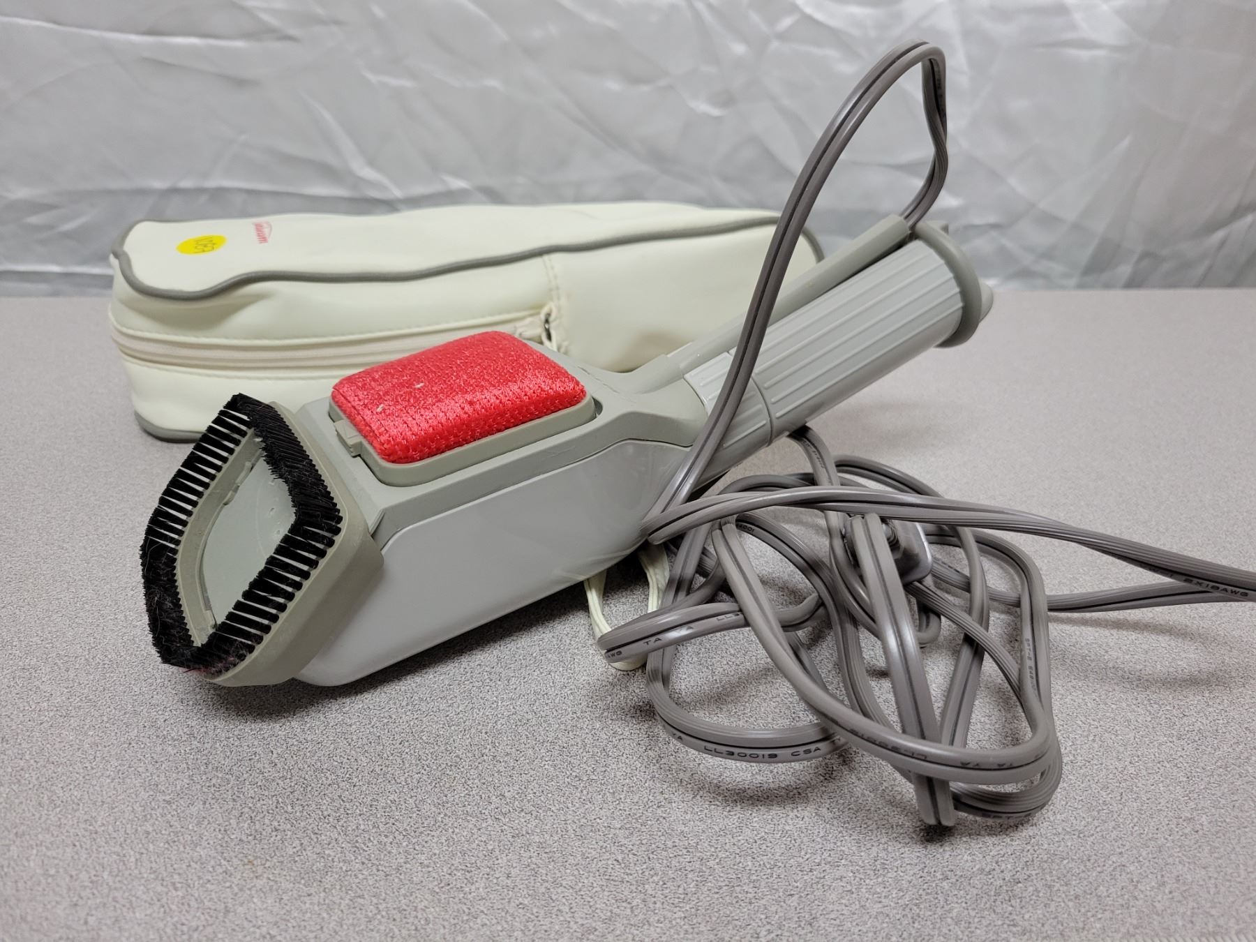 Sunbeam “Steam Valet” Garment Steamer with Instructions & bag. 11.5